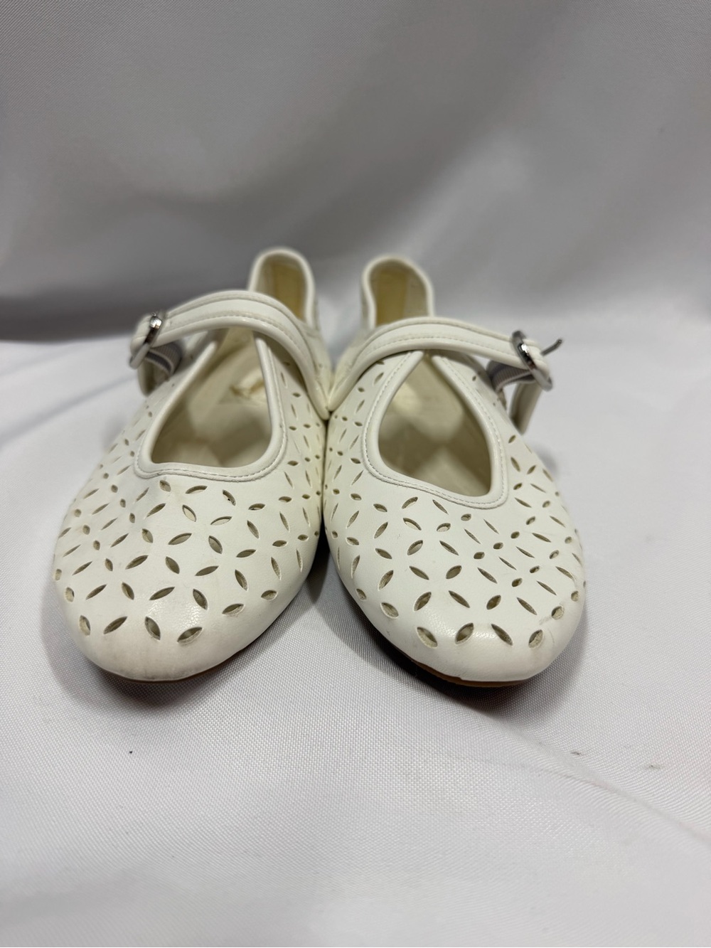 GAP | Mary Jane Flats White Shoes Perforated Lace Design Strap Big Girls Size 5 - Picture 2 of 10